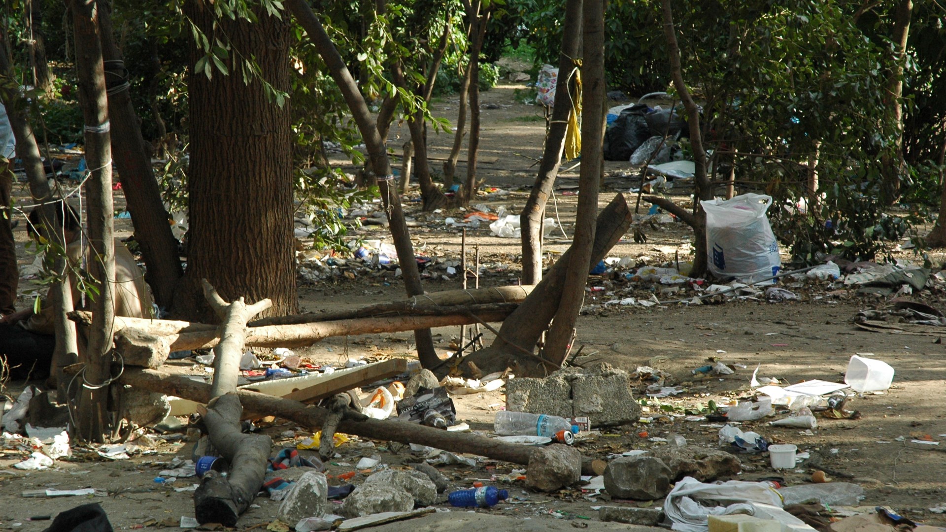 Παρέμβαση Εισαγγελέα για τις εικόνες χάους και ντροπής στο Πεδίον του Άρεως