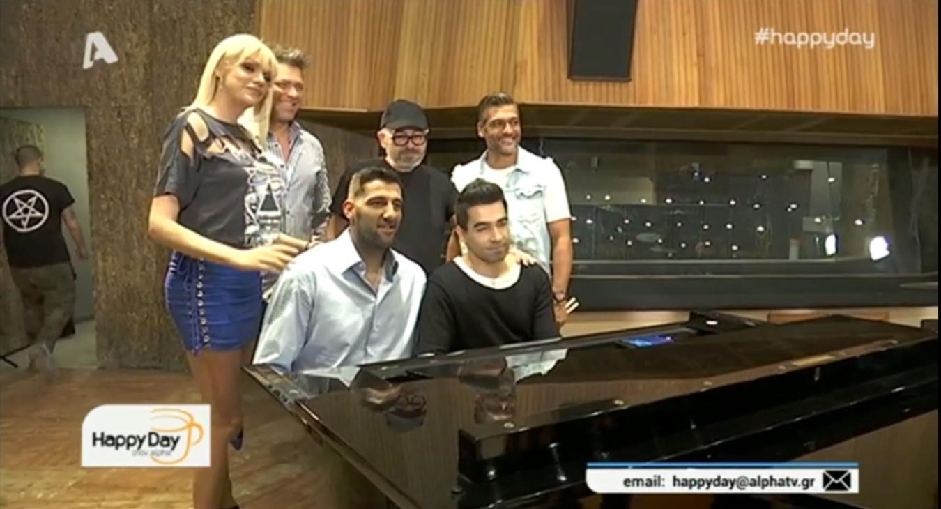 Ο Γιάννης Μπουρούσης ως πιανίστας στο βίντεο κλιπ πασίγνωστου τραγουδιστή- ΒΙΝΤΕΟ
