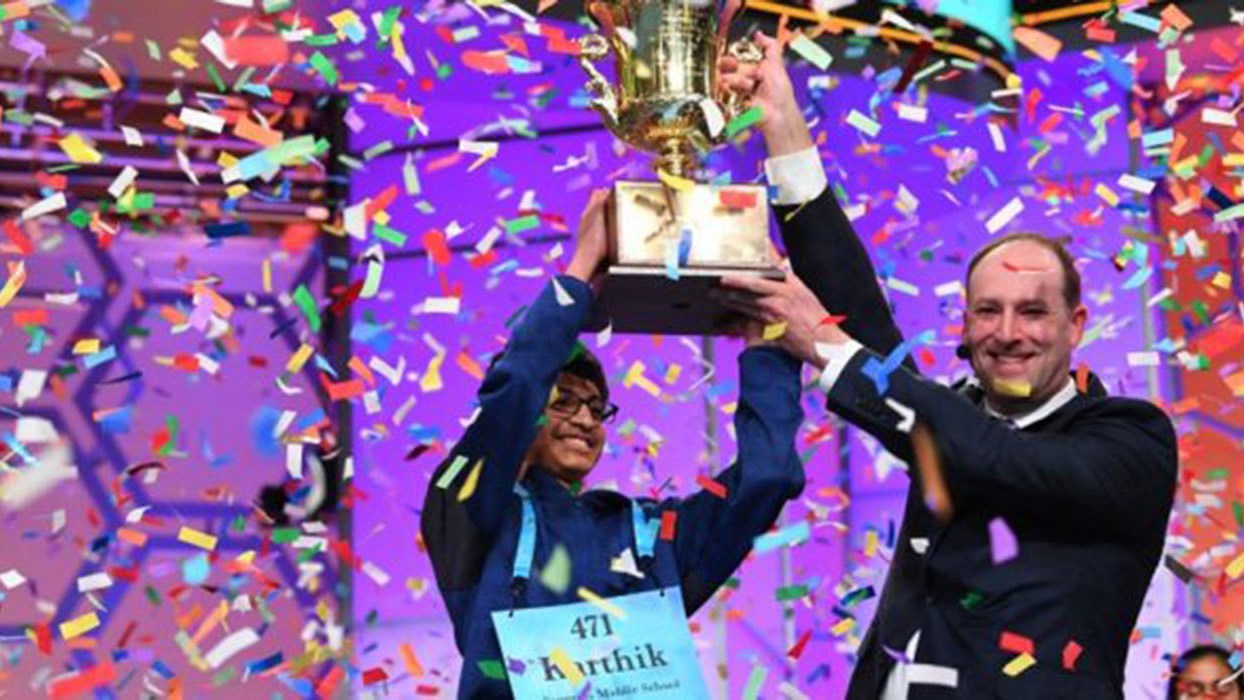 Κέρδισε διαγωνισμό συλλαβισμού με ελληνική λέξη- ΒΙΝΤΕΟ