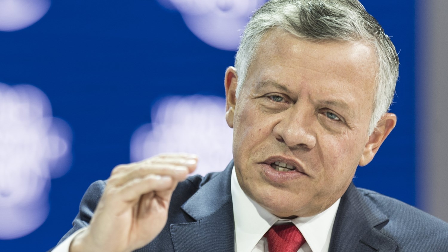 Ο Βασιλιάς της Ιορδανίας διέταξε να παγώσουν οι τιμές σε καύσιμα και ηλεκτρικό ρεύμα μετά τις ολονύχτιες διαδηλώσεις