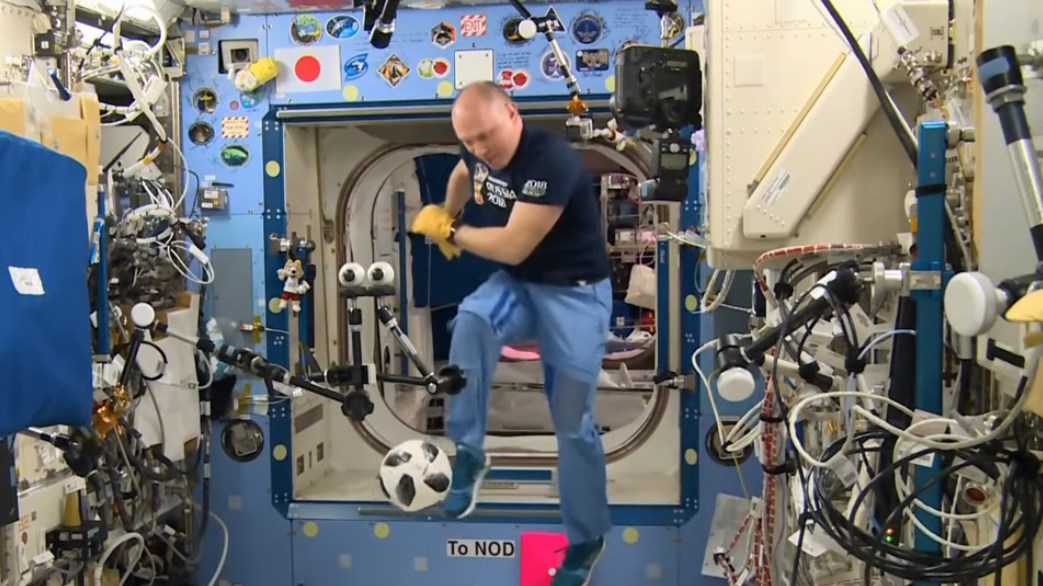 Ποδόσφαιρο σε… μηδενική βαρύτητα – ΒΙΝΤΕΟ