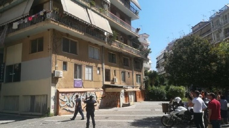 Σοκ στο Αγρίνιο: 12χρονος απείλησε να ρίξει από μπαλκόνι τον 10 μηνών ανιψιό του