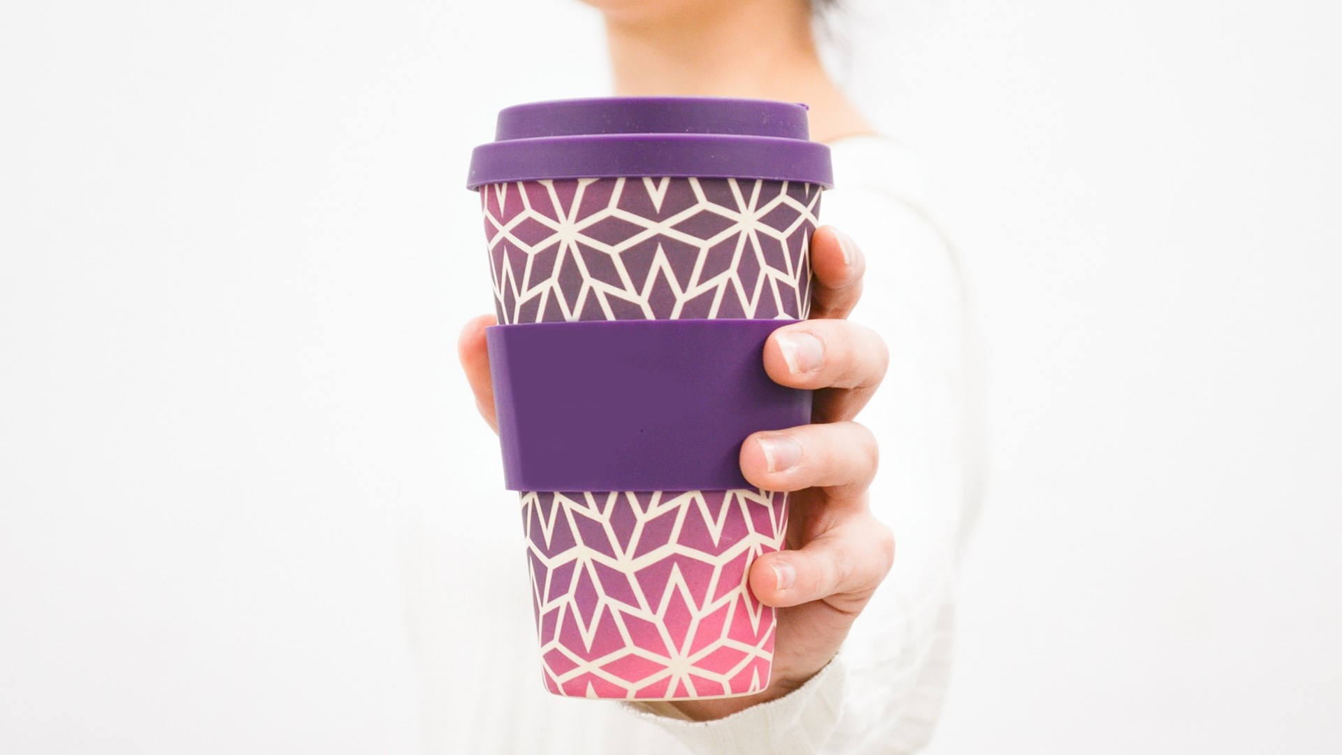 Δεν φαντάζεστε πόσα πλαστικά ποτήρια χρειάζονται ετησίως οι Έλληνες για τον καφέ τους