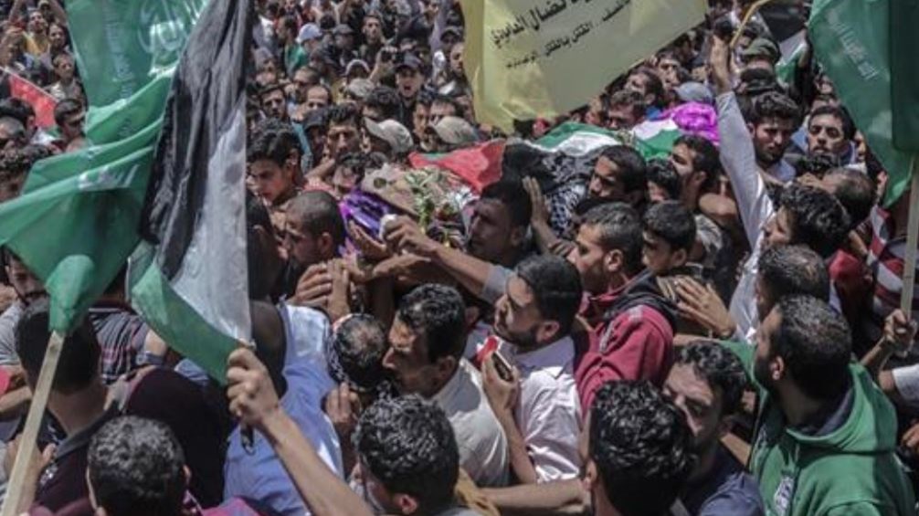 Παλαιστίνη – Λαοθάλασσα στην κηδεία εθελόντριας που σκοτώθηκε από ισραηλινά πυρά – ΒΙΝΤΕΟ