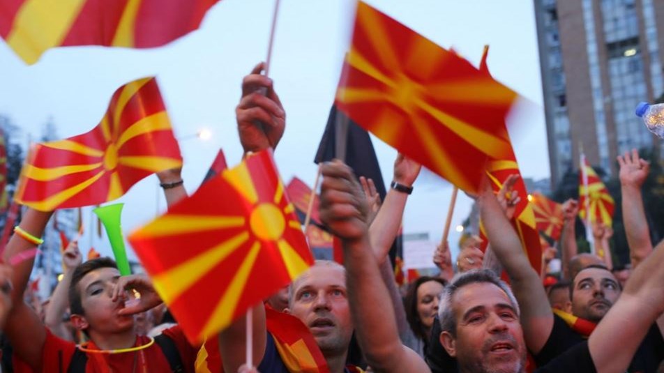 Συλλαλητήριο κατά της αλλαγής της ονομασίας στα Σκόπια – Ζητούν πρόωρες εκλογές – ΦΩΤΟ