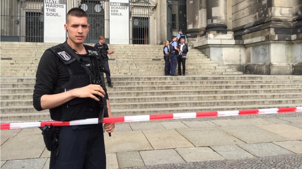 Οι πρώτες εικόνες από τους πυροβολισμούς στον καθεδρικό ναό του Βερολίνου – ΦΩΤΟ