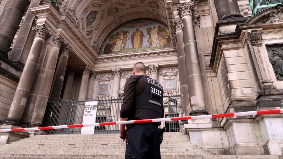 Τι λέει η γερμανική αστυνομία για τους πυροβολισμούς στον καθεδρικό ναό του Βερολίνου – ΒΙΝΤΕΟ