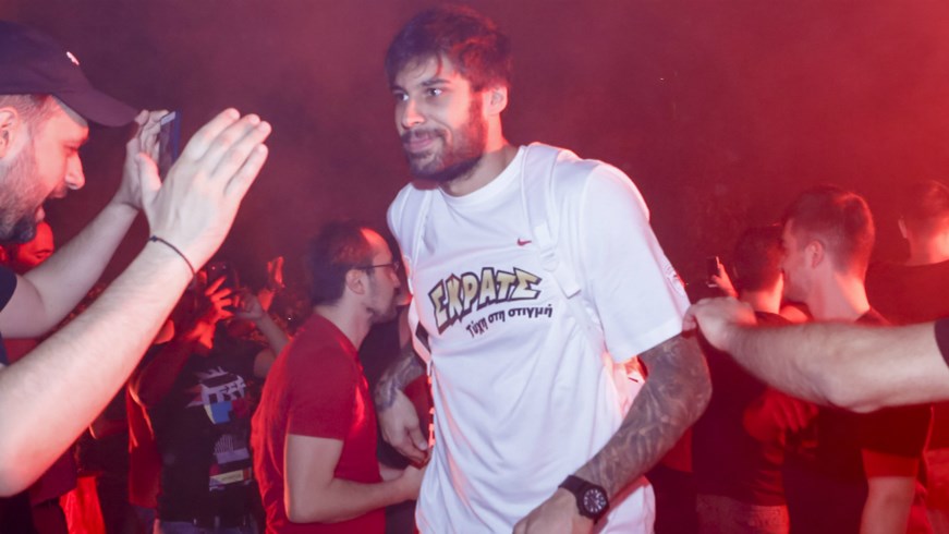 Αποθεώθηκαν οι παίκτες του Ολυμπιακού στο ΣΕΦ