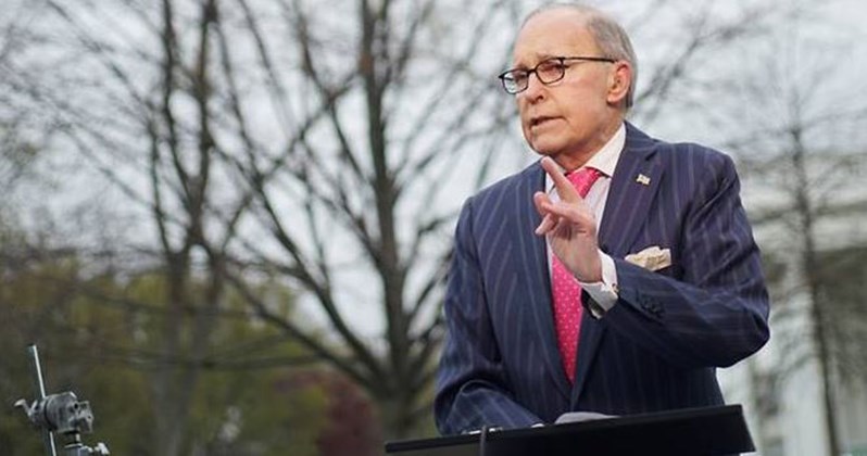 “Βόμβα” από σύμβουλο του Τραμπ: Τι είπε για τους κινδύνους ενός πιθανού εμπορικού πολέμου ανάμεσα στις ΗΠΑ και τους συμμάχους της