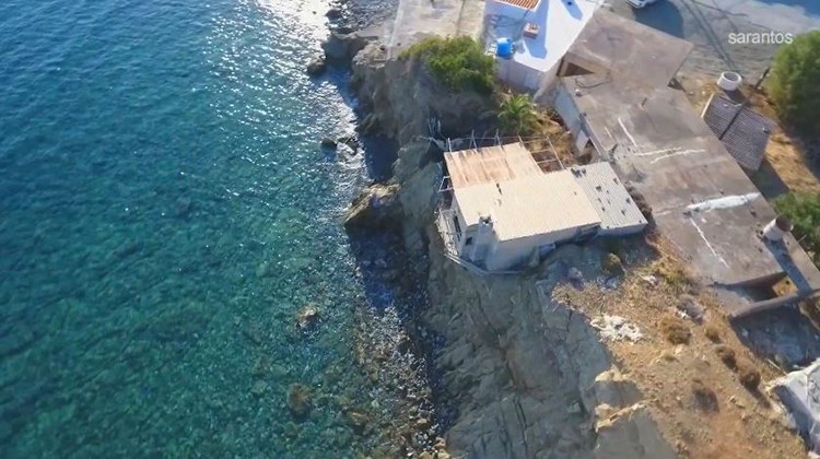 Αυτό είναι το σπίτι στην Κρήτη που κρέμεται στον γκρεμό – ΦΩΤΟ – ΒΙΝΤΕΟ