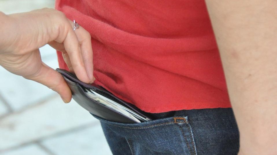 Το ραντεβού στην Ακρόπολη δεν ήταν…ιστορικού περιεχομένου – Στη φάκα της ΕΛ.ΑΣ οι ταχυδακτυλουργοί πορτοφολάδες