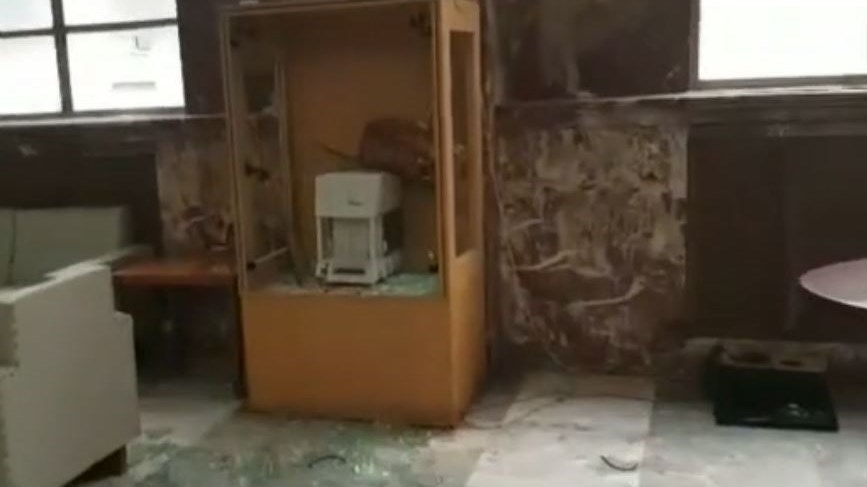 Οι πρώτες εικόνες από την εισβολή αντιεξουσιαστών στο Υπουργείο Εμπορίου – ΒΙΝΤΕΟ – ΦΩΤΟ