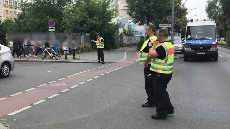 Η αστυνομία απέκλεισε περιοχή γύρω από σχολείο στο Βερολίνο – Απομακρύνουν μαθητές και καθηγητές – ΦΩΤΟ