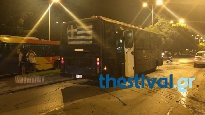 Ανάληψη ευθύνης για την επίθεση στη διμοιρία των ΜΑΤ στη Θεσσαλονίκη: “Επιλέξαμε να τους κάψουμε”
