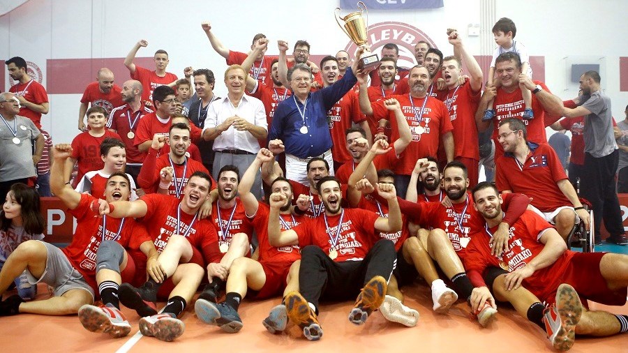 Η απονομή στον πρωταθλητή Ολυμπιακό – ΦΩΤΟ – ΒΙΝΤΕΟ