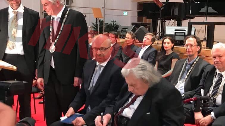 Επίτιμος διδάκτωρ του Πανεπιστημίου του Σάλτσμπουργκ ο Μίκης Θεοδωράκης – ΦΩΤΟ