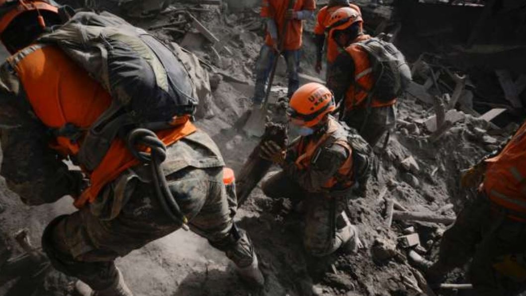 Βιβλική καταστροφή στη Γουατεμάλα – Τουλάχιστον 99 οι νεκροί από την έκρηξη του ηφαιστείου Φουέγο