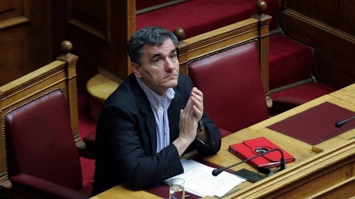 Τσακαλώτος: Εύκολο το πολυνομοσχέδιο – «Μασάζ» στους βουλευτές των ΑΝΕΛ