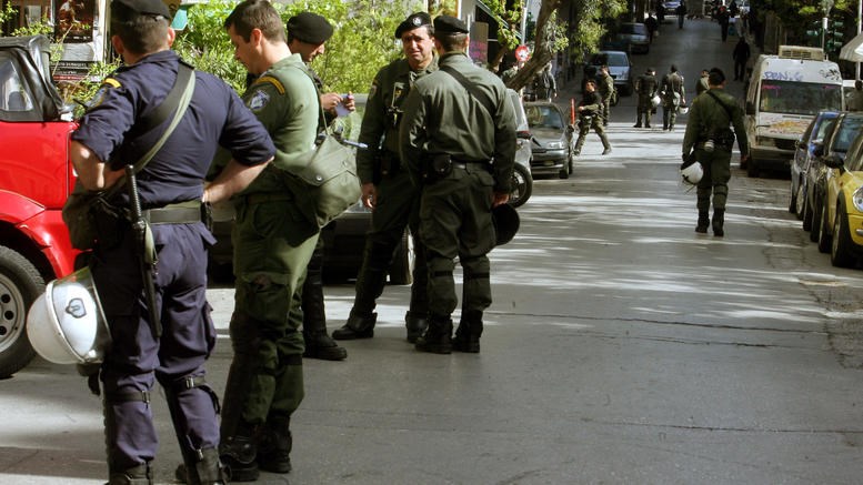 Μεγάλη αστυνομική επιχείρηση στην πλατεία Εξαρχείων – Έγιναν 5 συλλήψεις