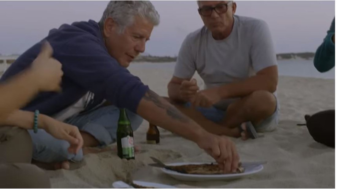 Όταν ο Άντονι Μπουρντέν έκανε εκπομπή για την Νάξο και την…αποθέωνε – ΒΙΝΤΕΟ