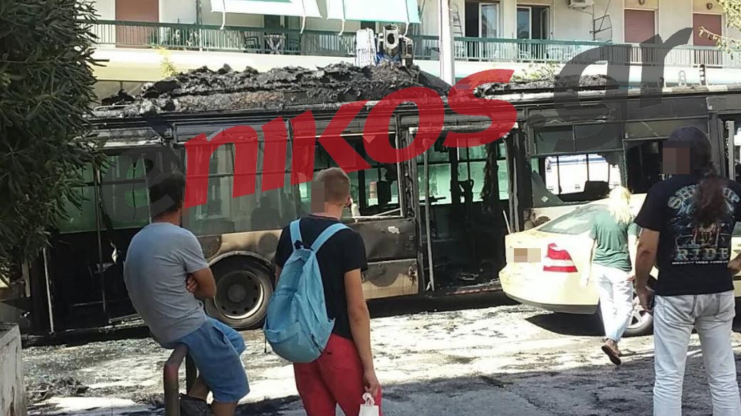 Εικόνες ΣΟΚ – Λεωφορείο έγινε παρανάλωμα του πυρός στα Κάτω Πατήσια – ΦΩΤΟ αναγνώστη