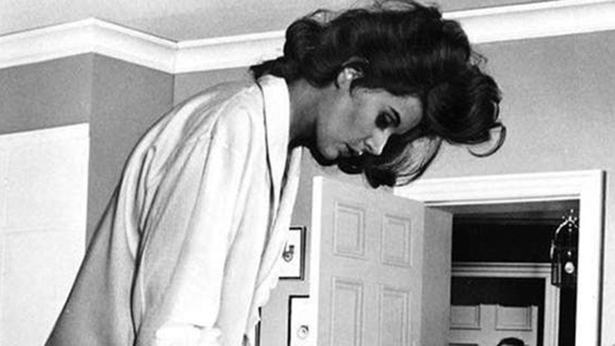 Τέλος εποχής – Πέθανε το “πρώτο κορίτσι” του Τζέιμς Μπόντ – ΦΩΤΟ