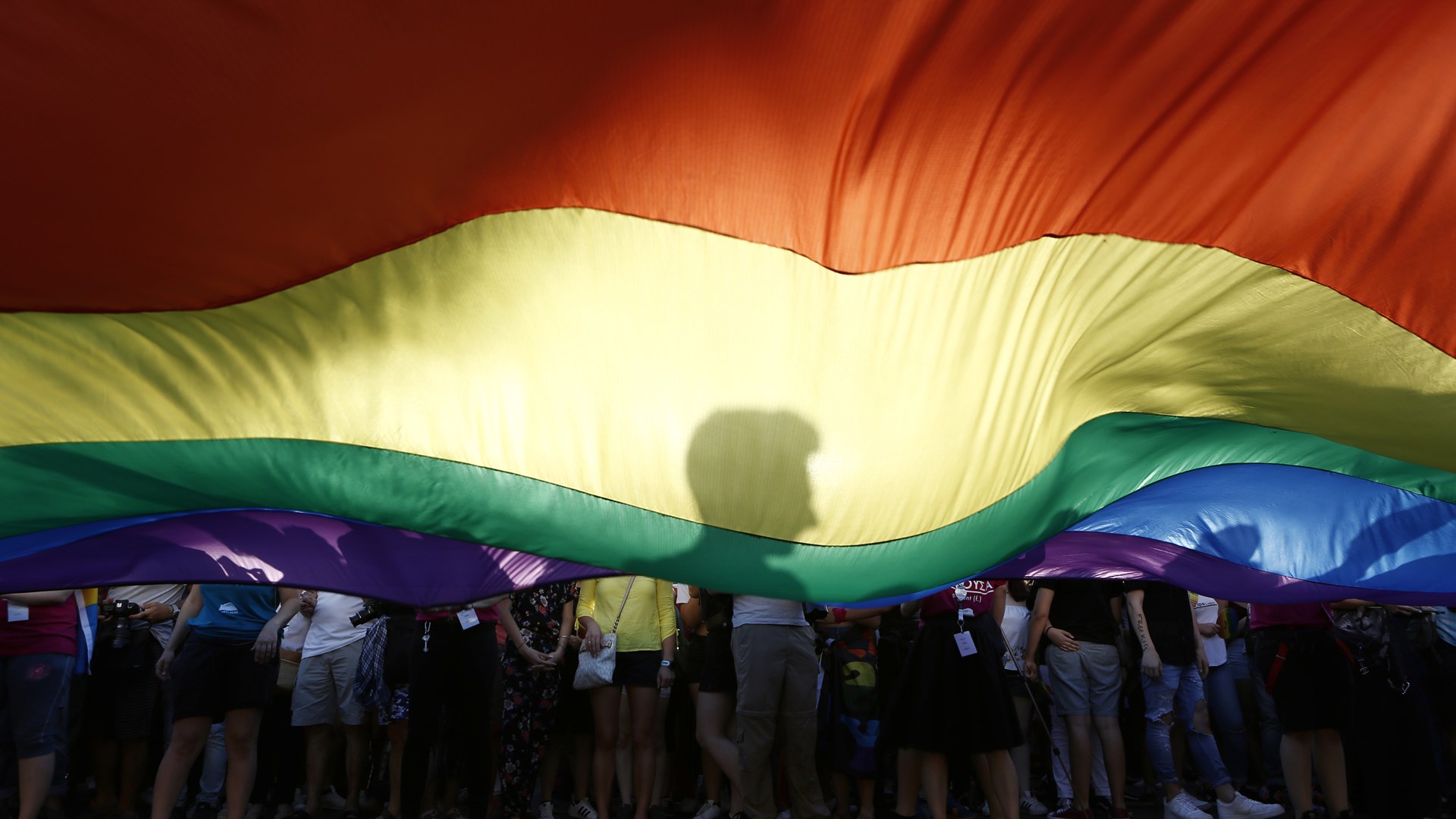 Με ήχους από τύμπανα και μπαλόνια στα χρώματα του ουράνιου τόξου ολοκληρώθηκε το Athens Pride – ΦΩΤΟ – ΒΙΝΤΕΟ