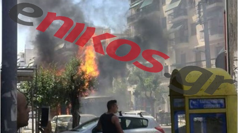Φωτογραφίες- ντοκουμέντο αναγνώστη του enikos.gr με το αστικό λεωφορείο στα Κάτω Πατήσια να φλέγεται