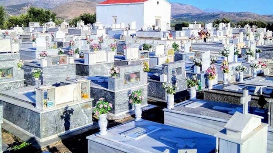 Μπήκαν στο νεκροταφείο και έφυγαν με καντήλια αξίας χιλιάδων ευρώ- ΦΩΤΟ