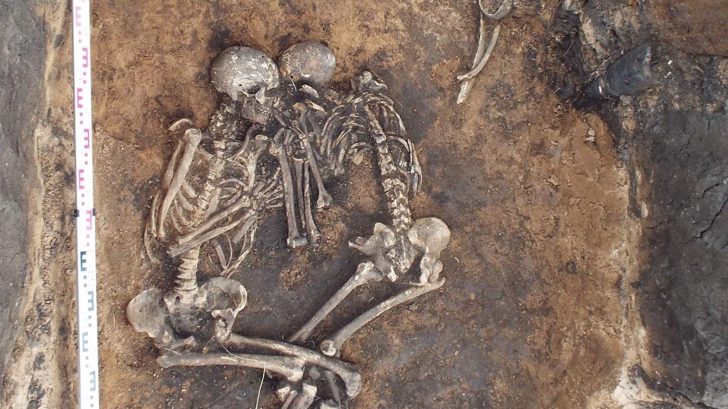 Επιστήμονες με επικεφαλής μια Ελληνίδα «διάβασαν» το DNA του αρχαιότερου βακτηρίου της πανούκλας