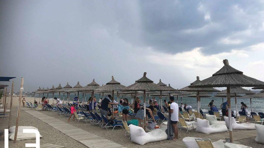 Τρελό μπουρίνι σάρωσε τη Χαλκιδική – Έτρεχαν άρον άρον όσοι είχαν πάει για μπάνιο – ΦΩΤΟ – ΒΙΝΤΕΟ