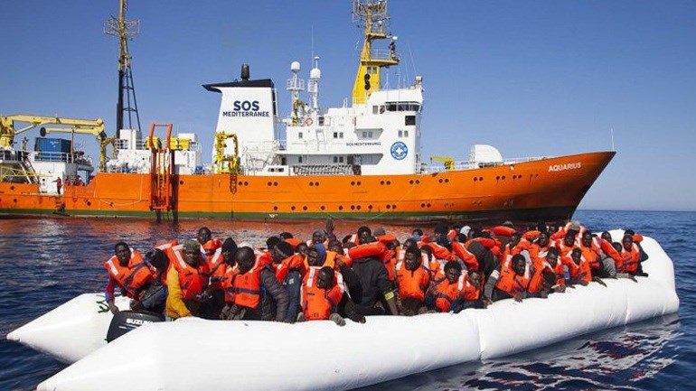 Αλλάζει η μεταναστευτική πολιτική στην Ιταλία – Μπλόκο σε πλοίο με 629 πρόσφυγες