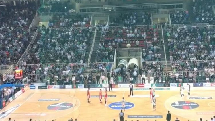 Ρίγη συγκίνησης στο ΟΑΚΑ – Ενός λεπτού σιγή για τον Παύλο Γιαννακόπουλο – BINTEO