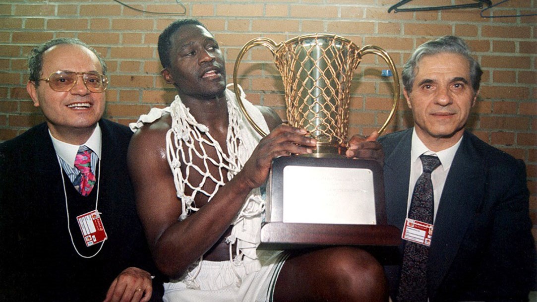 FIBA: Η Ελλάδα θρηνεί την απώλεια του γίγαντα του μπάσκετ Παύλου Γιαννακόπουλου