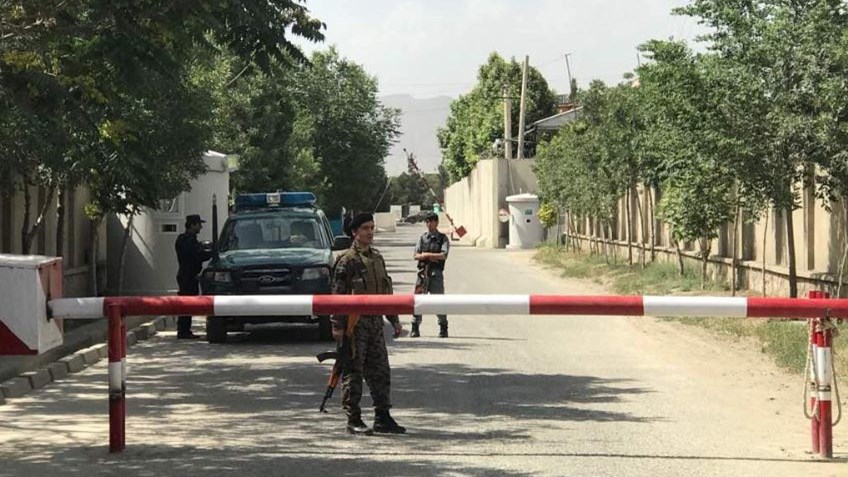 Επίθεση αυτοκτονίας έξω από υπουργείο στην Καμπούλ – Γυναίκες και παιδιά ανάμεσα στους νεκρούς
