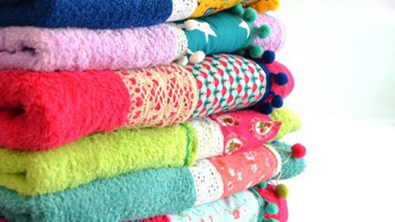 Αυτό είναι το μυστικό για να μην σκληραίνουν οι πετσέτες θαλάσσης