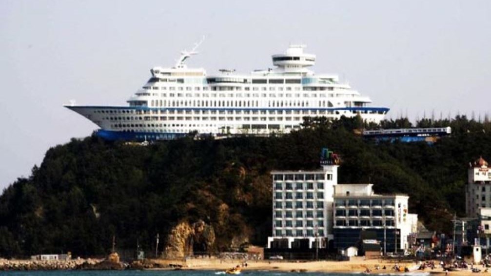 Ξενοδοχείο… καράβι στο βουνό – ΦΩΤΟ