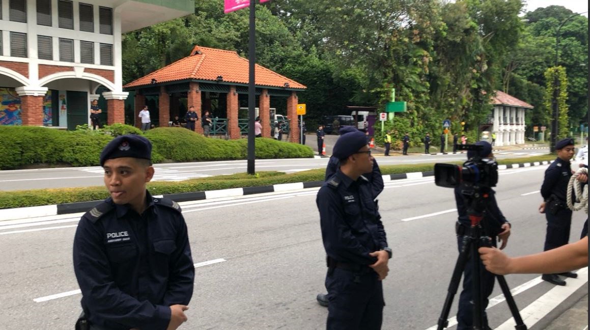 Δρακόντεια τα μέτρα ασφαλείας στο ξενοδοχείο που θα συναντηθούν ο Ντόναλντ Τραμπ με τον Κιμ Γιονγκ Ουν – ΒΙΝΤΕΟ – ΦΩΤΟ