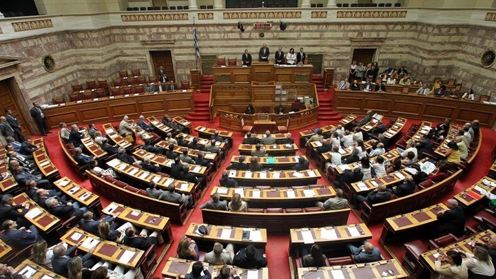 Η κυβέρνηση σχεδιάζει να φέρει τη συζήτηση για το Σκοπιανό στη Βουλή – ΒΙΝΤΕΟ