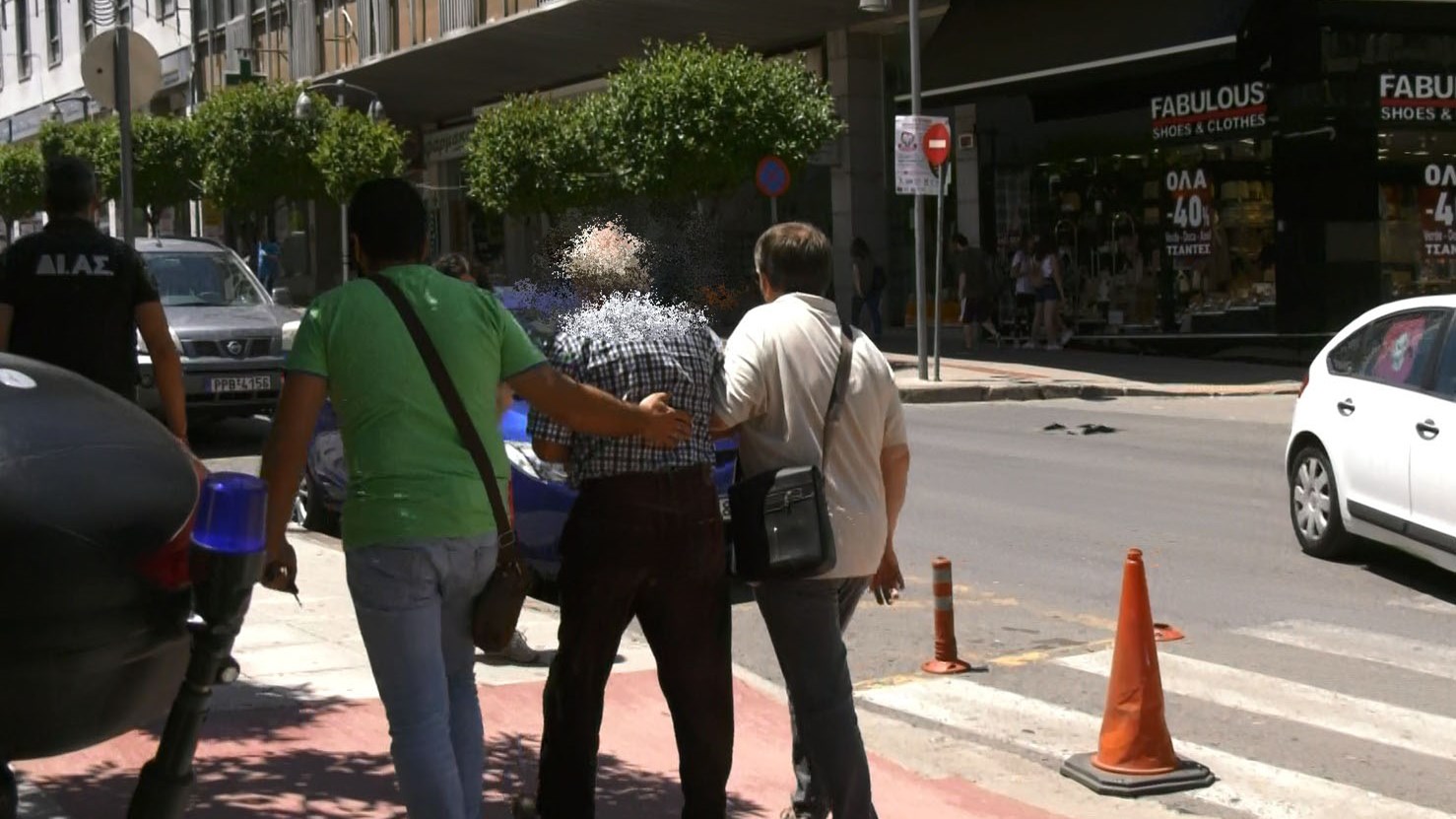 “Καίει” τον δικηγόρο που κατηγορείται ότι κακοποιούσε τα εγγόνια του η ιατροδικαστική εξέταση –  Παραιτήθηκε ο δικηγόρος του – ΒΙΝΤΕΟ