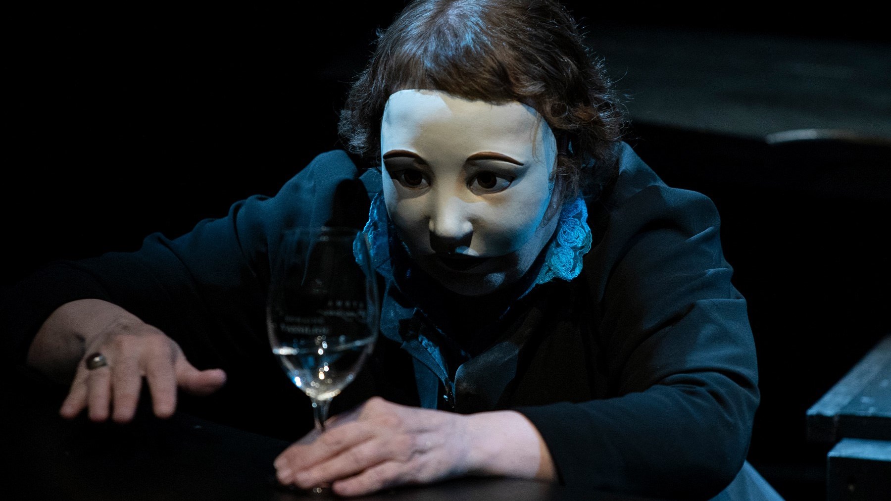 Η Κοκκίνου «χτυπά»στη  «Σφενδόνη» με την παράσταση «REM/ κήπος»