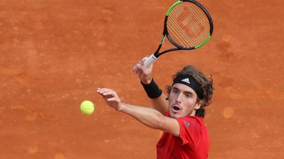 Ανατροπή και πρόκριση για τον Τσιτσιπά