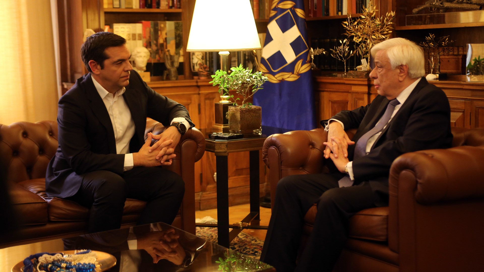 Παυλόπουλος για Σκοπιανό: Εναπόκειται στην ΠΓΔΜ να κάνει πράξη και σε συνταγματικό επίπεδο αυτά για τα οποία δεσμεύτηκε – ΒΙΝΤΕΟ
