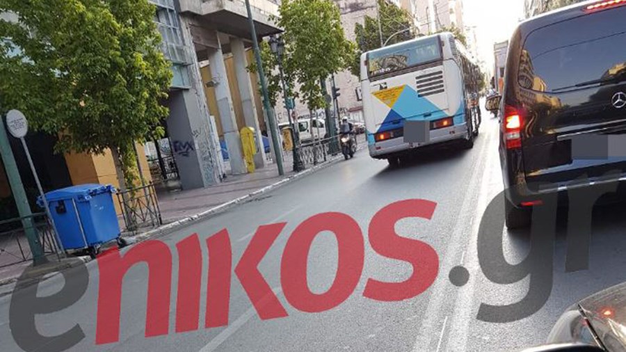 Επικίνδυνη προσπέραση λεωφορείου στην Πειραιώς – ΦΩΤΟ αναγνώστη