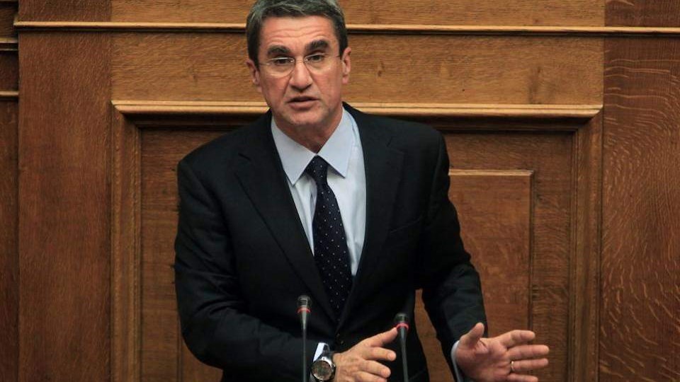 Να κατατεθεί εντός της ημέρας το κείμενο της συμφωνίας για το Σκοπιανό ζητά ο Λοβέρδος