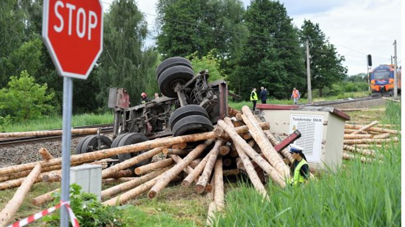 Τραγωδία στην Πολωνία – Ένας νεκρός και δεκάδες τραυματίες σε σύγκρουση τρένου – ΦΩΤΟ