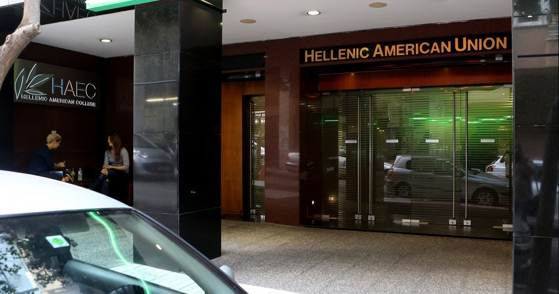 Ποινική δίωξη στους δύο συλληφθέντες για την επίθεση στο κτίριο της Ελληνοαμερικανικής Ένωσης