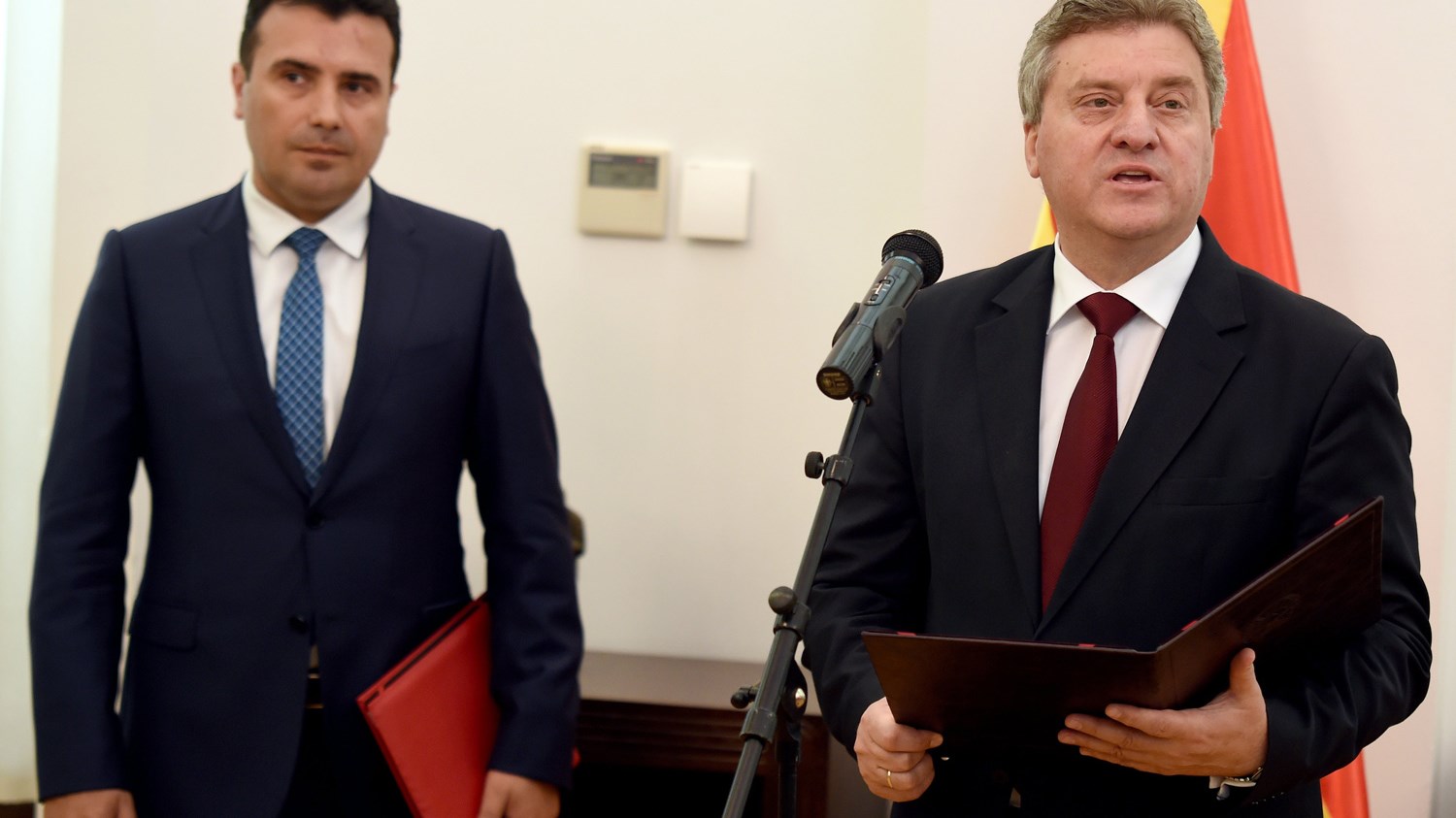 “Χοντραίνει” η κόντρα Ιβάνοφ – Ζάεφ στα Σκόπια: Ανακοίνωση κατά του Προέδρου από την κυβέρνηση της ΠΓΔΜ