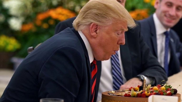 Τα 72α γενέθλιά του γιορτάζει σήμερα ο Ντόναλντ Τραμπ – ΒΙΝΤΕΟ