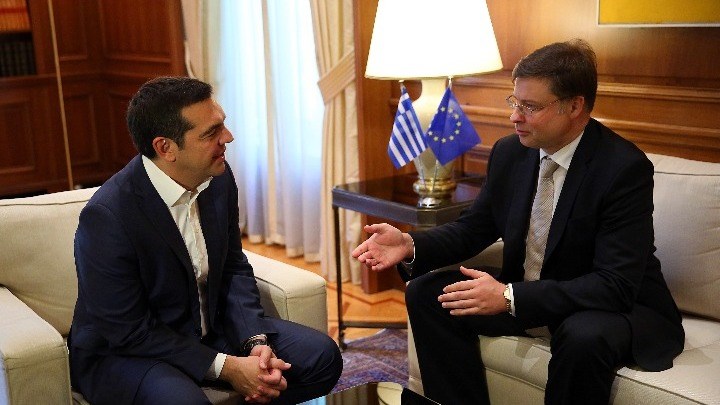 Ντομπρόβσκις: Δουλεύουμε για συνολική συμφωνία με μέτρα ελάφρυνσης του χρέους